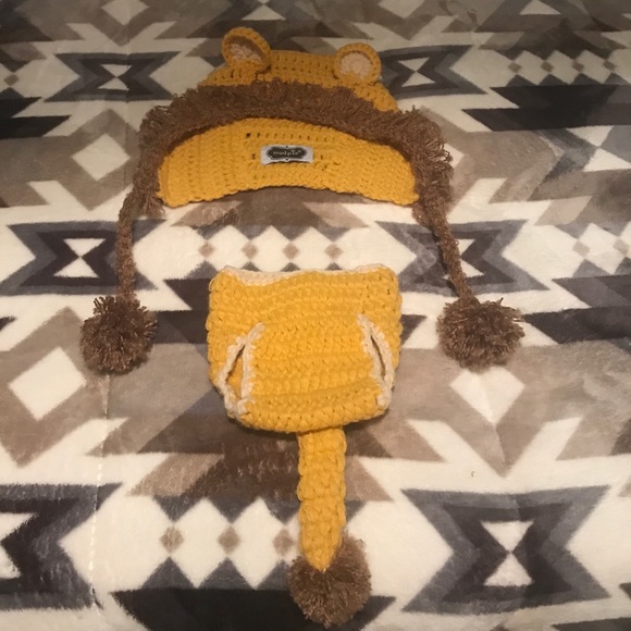 Mud Pie Other - Mud Pie lion knit outfit (B-1)